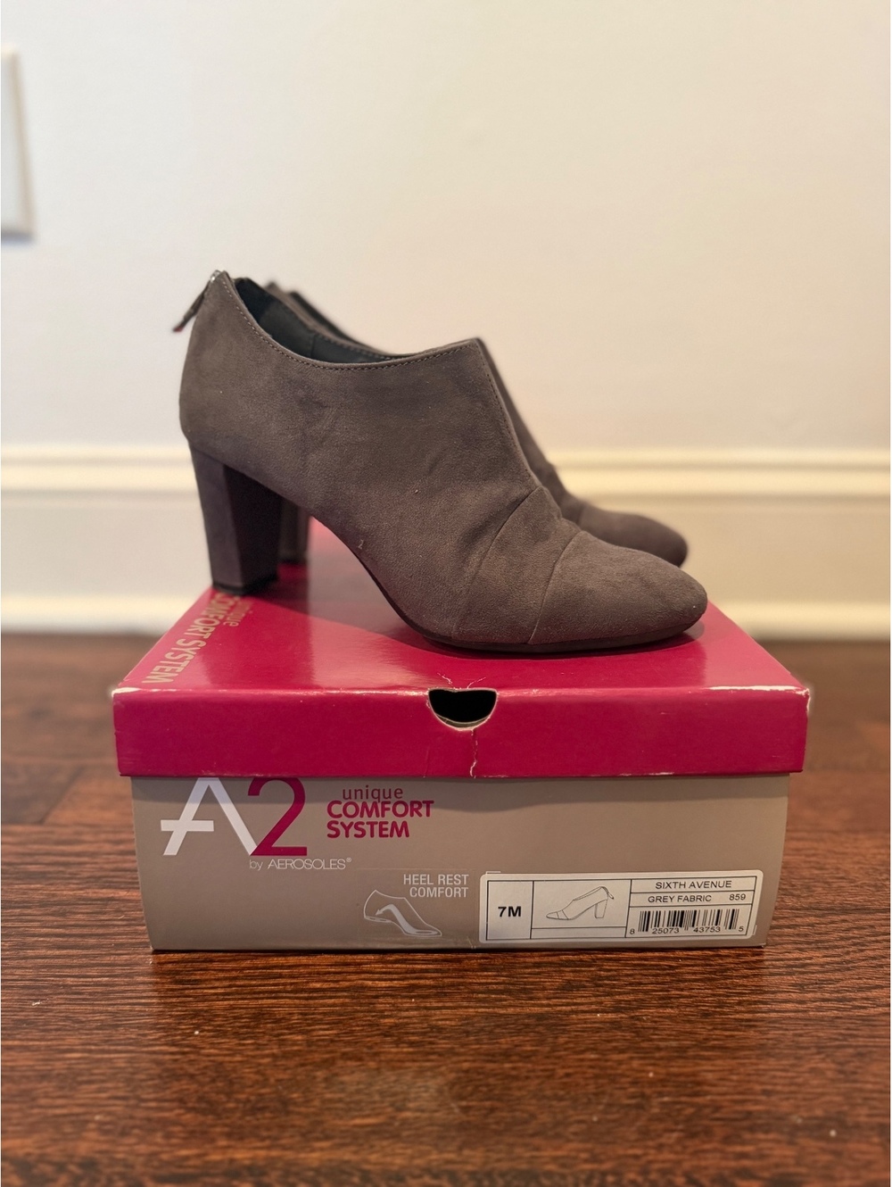 A2 by Aerosoles Sixth Avenue Gray Ankle Booties Heels Size 7M